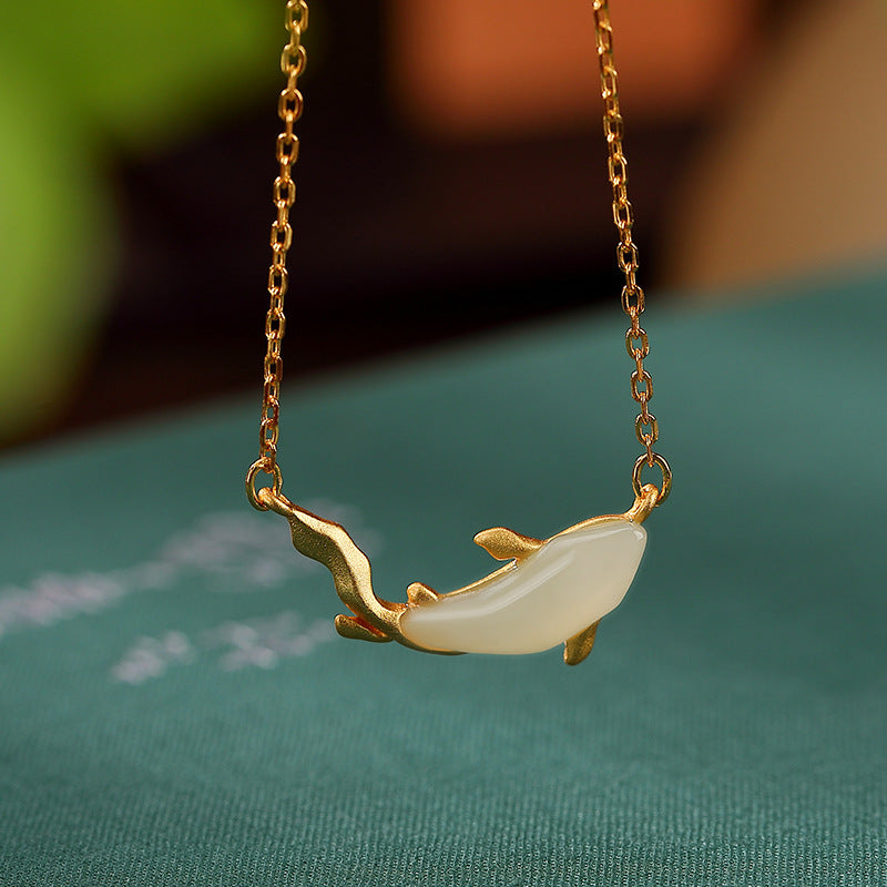 Delfin-Anhänger mit Weißem Jade